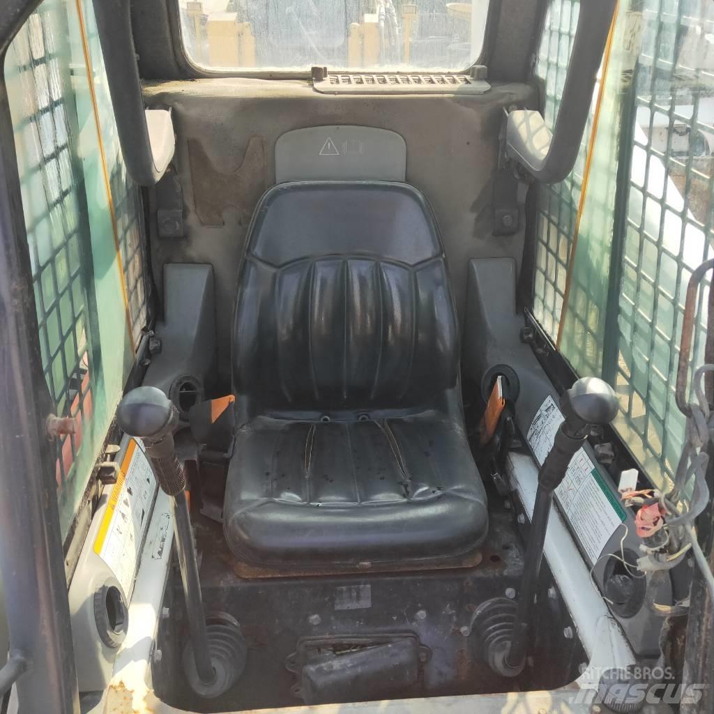 Bobcat S300 Smykem řízené nakladače