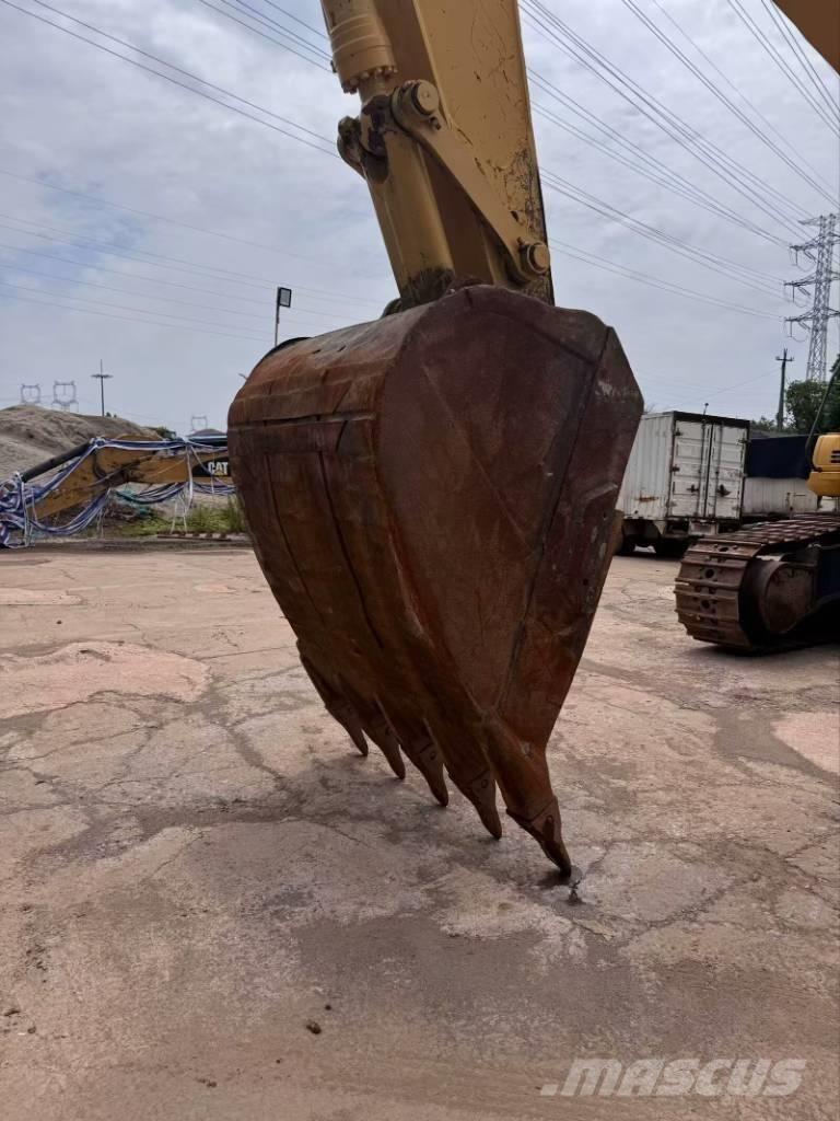 Komatsu PC 400-8 Obojživelná rypadla