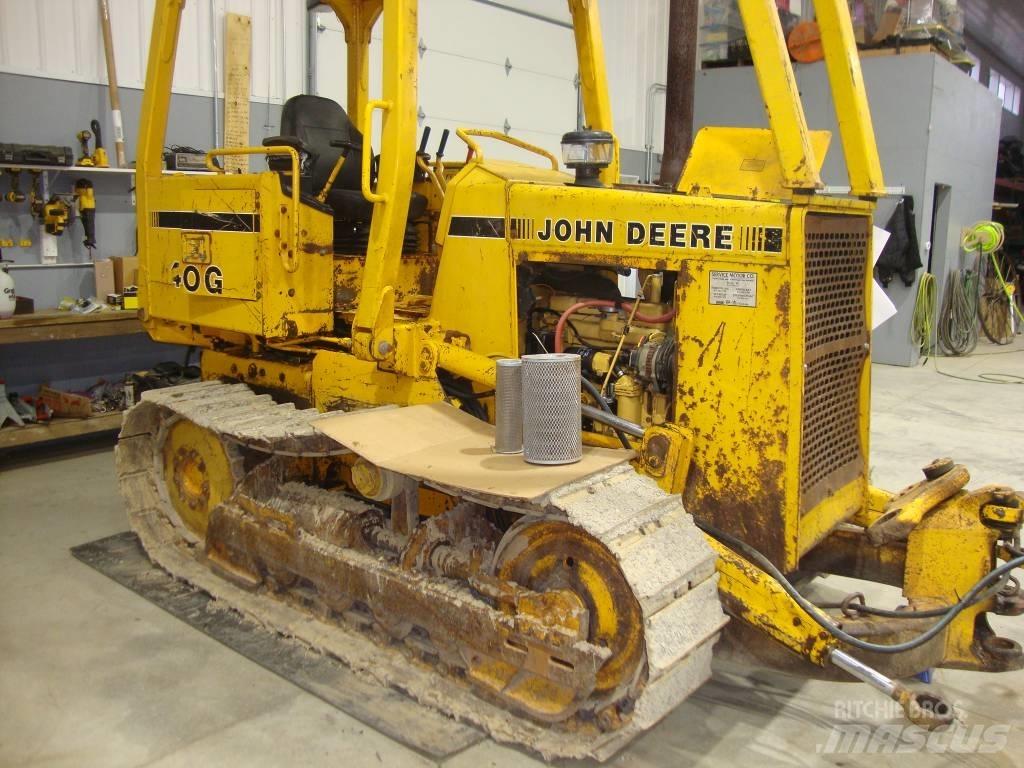 DEERE 450G Pásové dozery