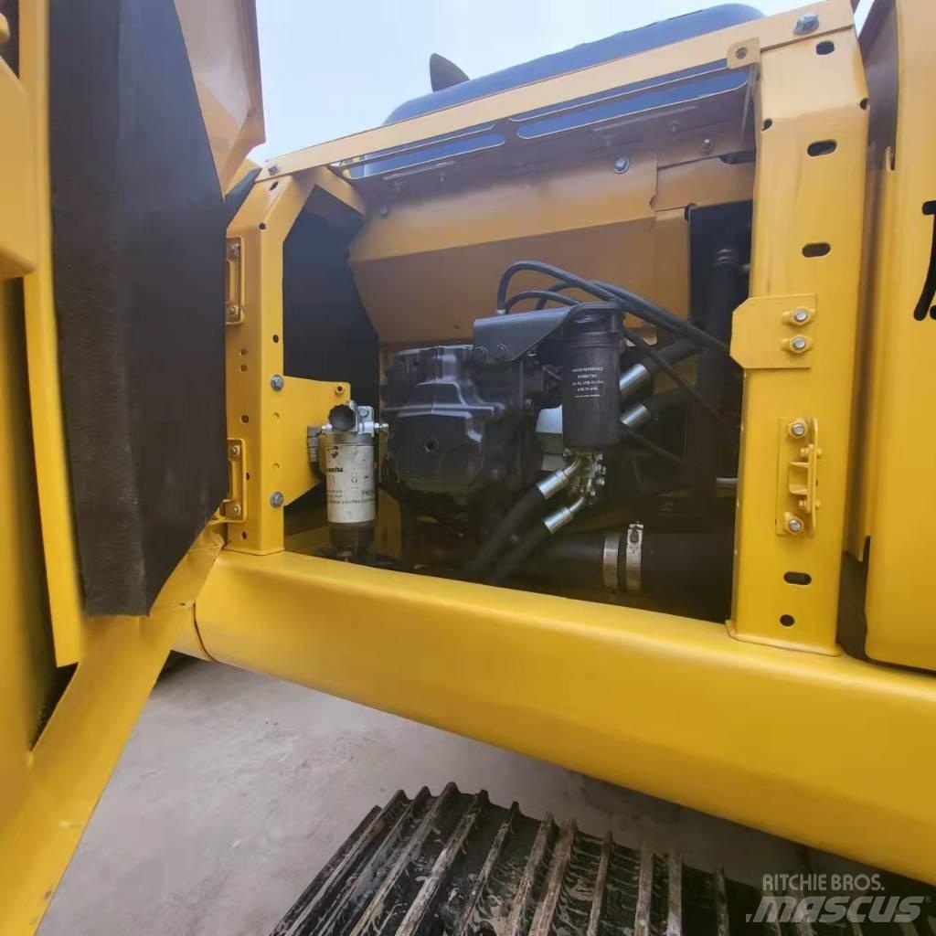 Komatsu PC 210 Pásová rýpadla