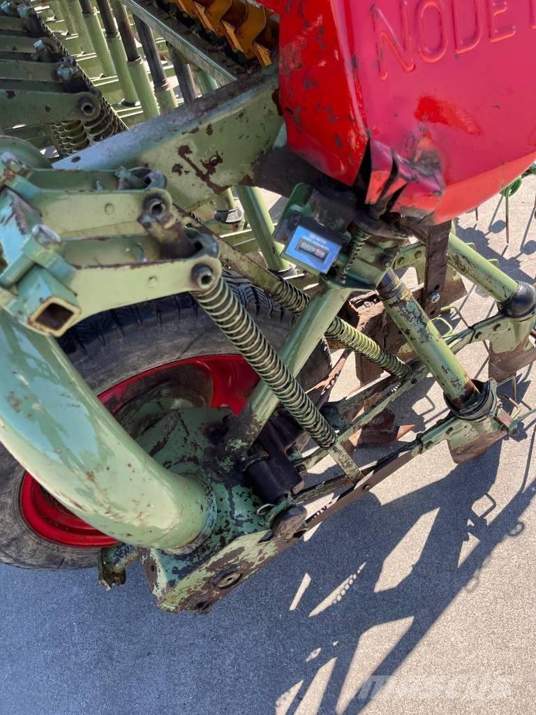 Nodet Zaaimachine Mechanické secí stroje