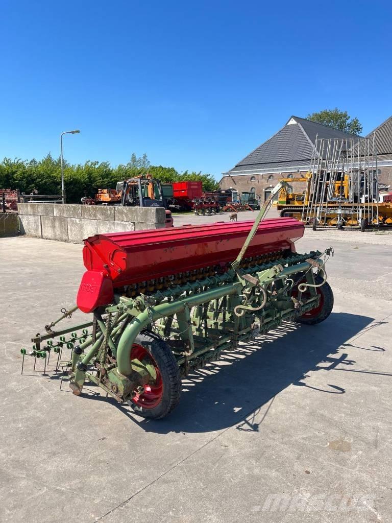 Nodet Zaaimachine Mechanické secí stroje