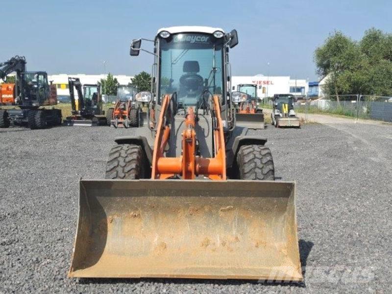 Atlas AR 480 Smykem řízené nakladače