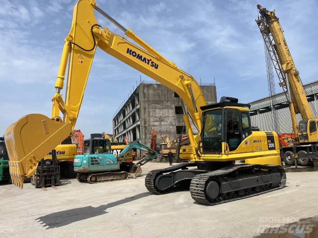Komatsu PC 300 Pásová rýpadla