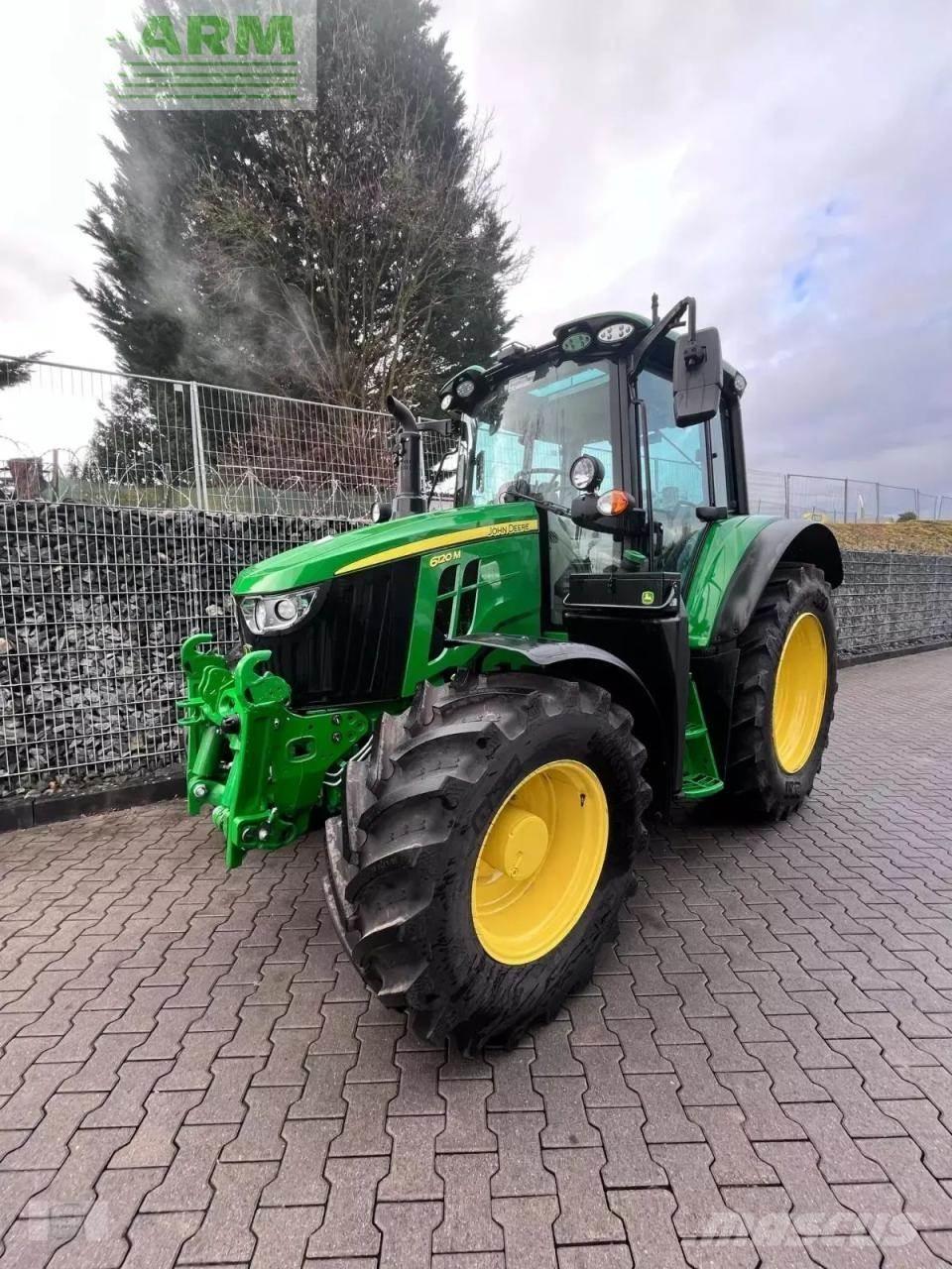 John Deere 6120m Traktory