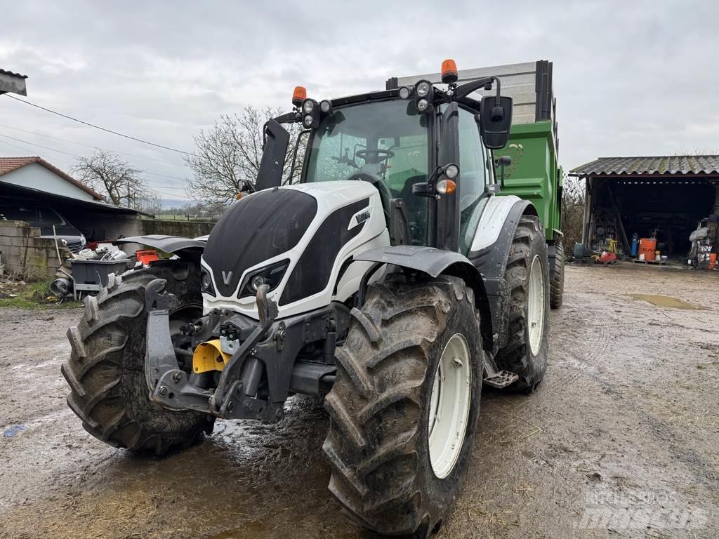 Valtra N174 Traktory