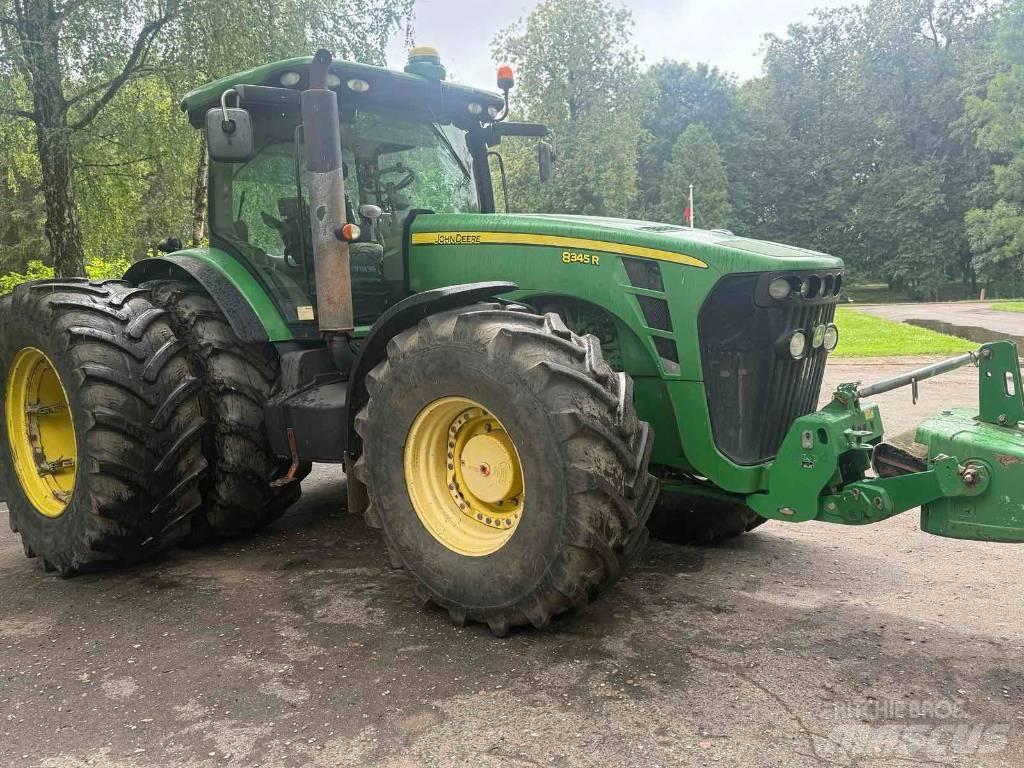 John Deere 8345 R Traktory