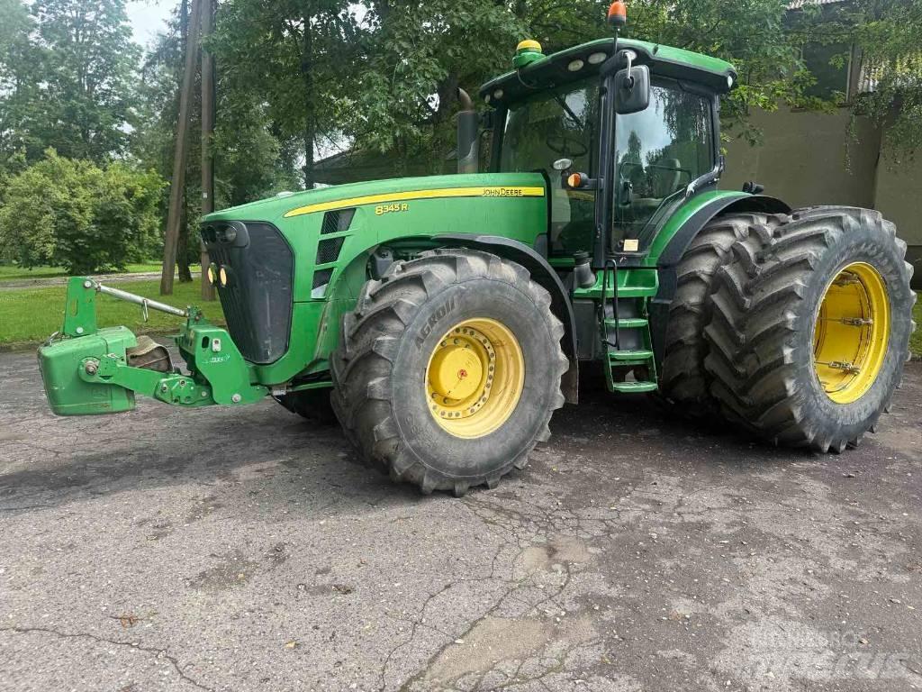 John Deere 8345 R Traktory