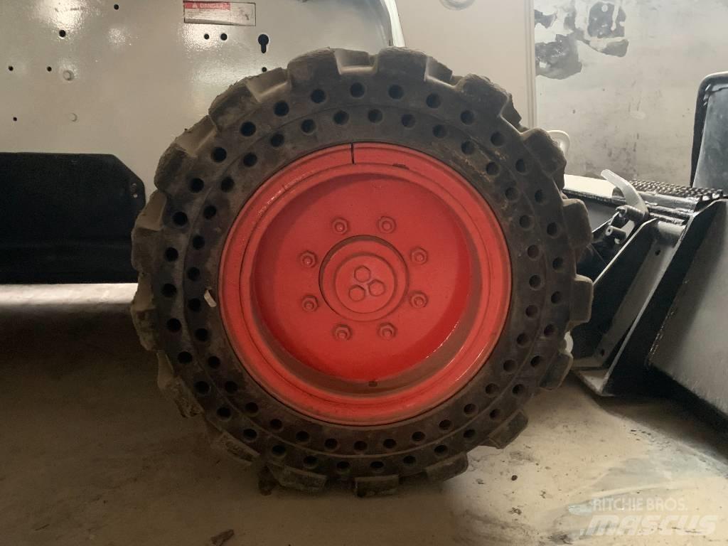 Bobcat S 300 Smykem řízené nakladače