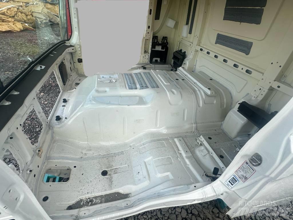 Scania P 370 Kabiny a interiér