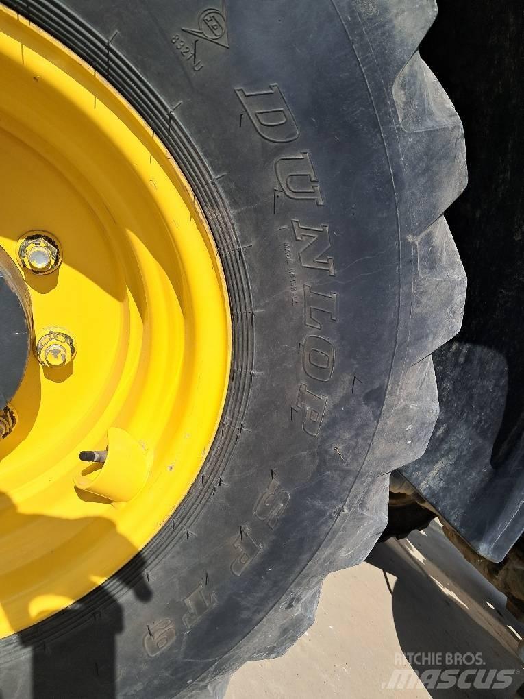Komatsu WA100M-8 Kolové nakladače