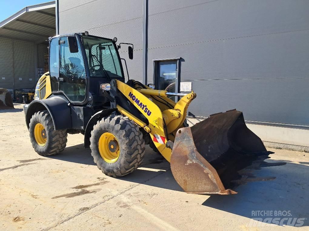 Komatsu WA100M-8 Kolové nakladače