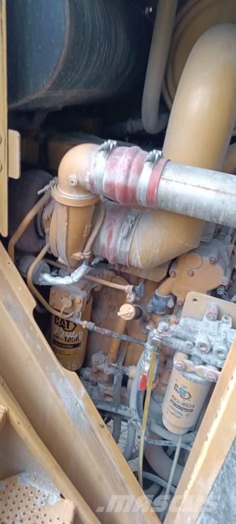 CAT 988H Kolové nakladače