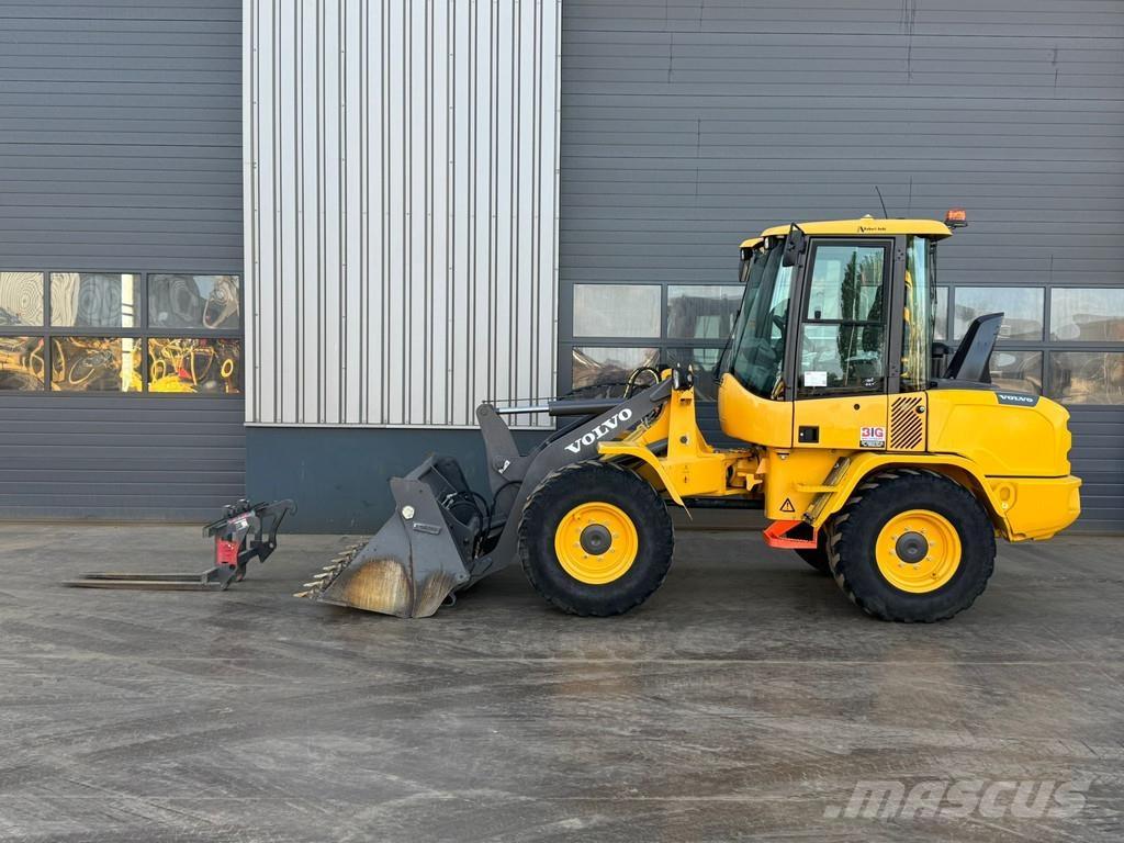 Volvo L30G Kolové nakladače