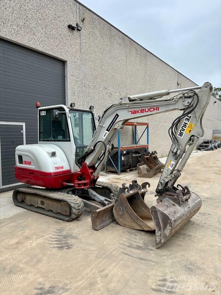 Takeuchi TB 240 Mini rýpadla < 7t