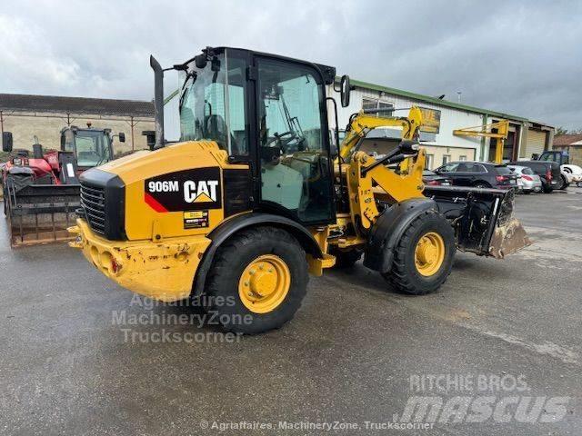 CAT 906 Kolové nakladače
