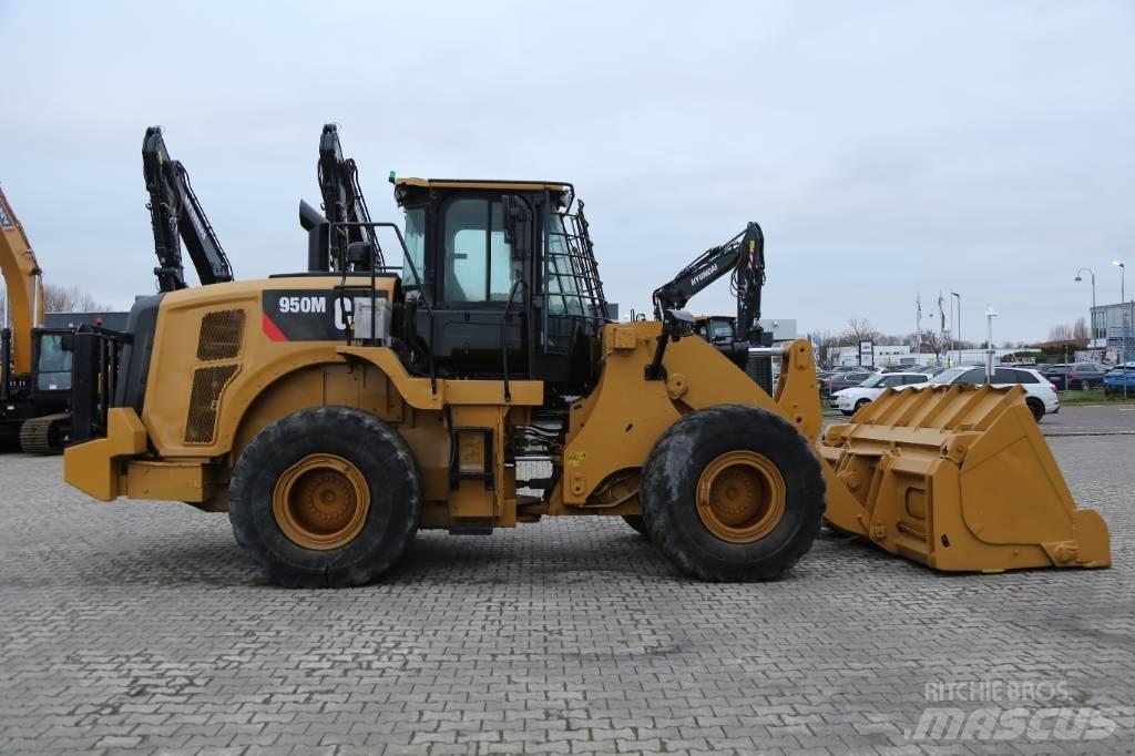 CAT 950M Kolové nakladače