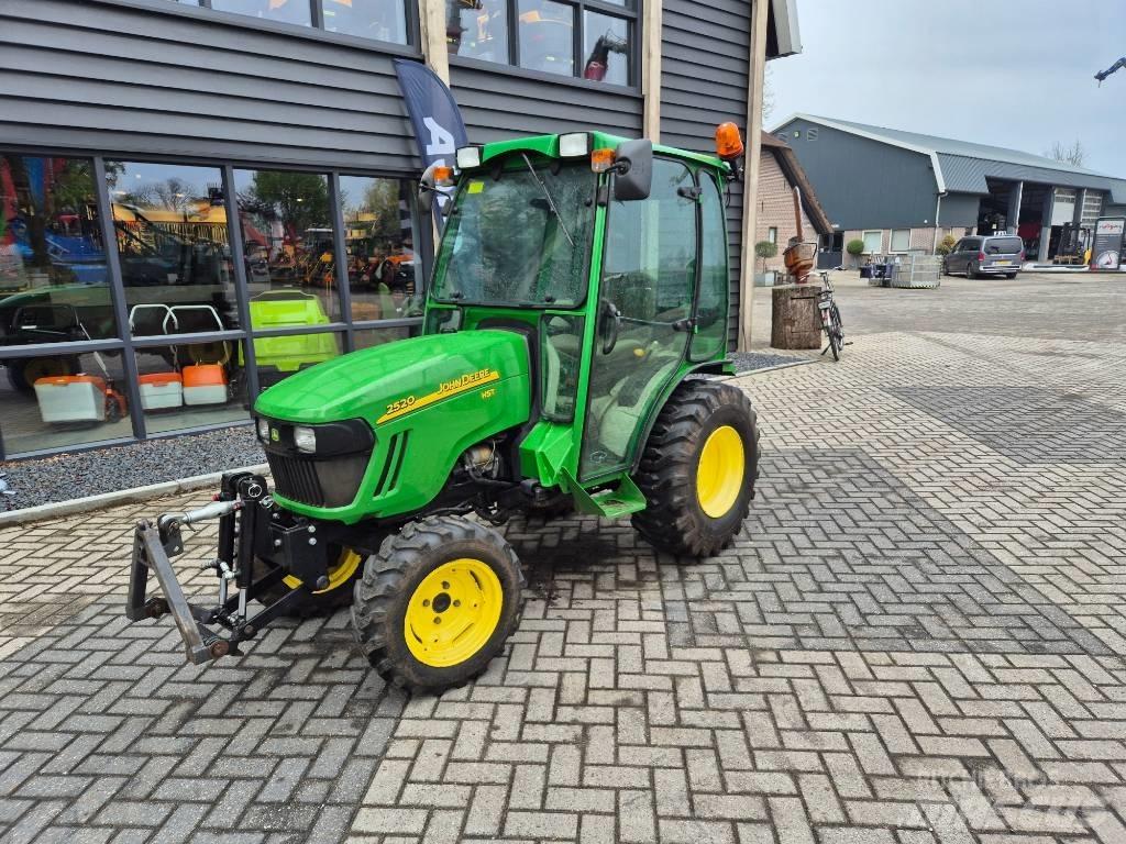 John Deere 2520 Kompaktní traktory