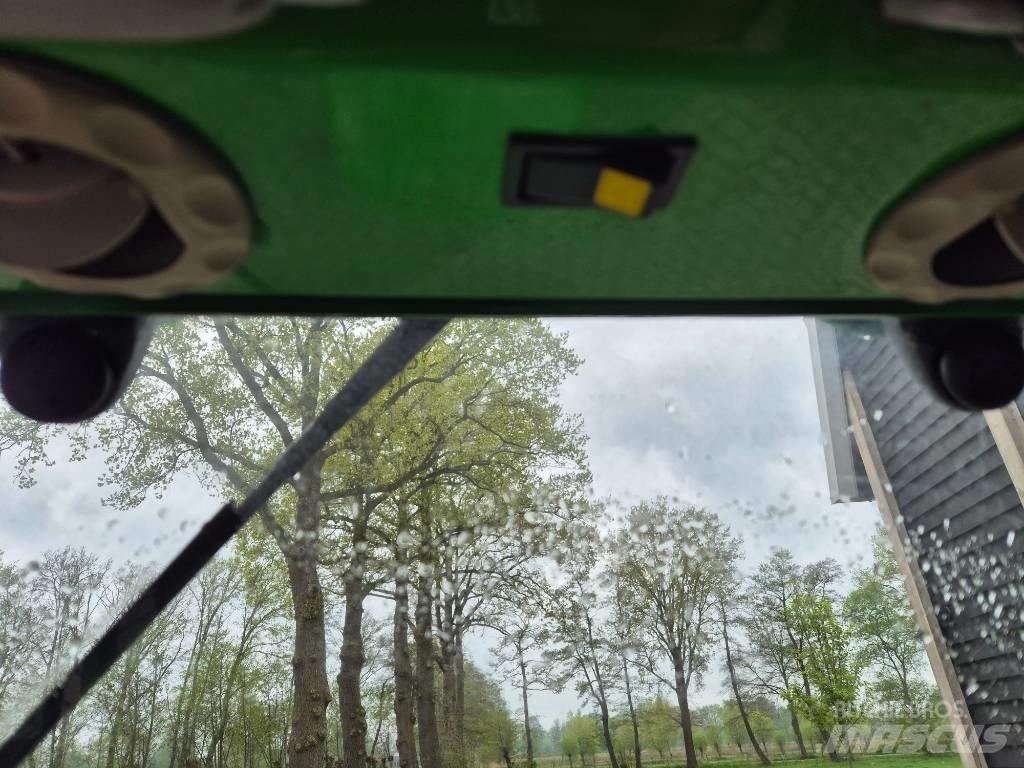 John Deere 2520 Kompaktní traktory
