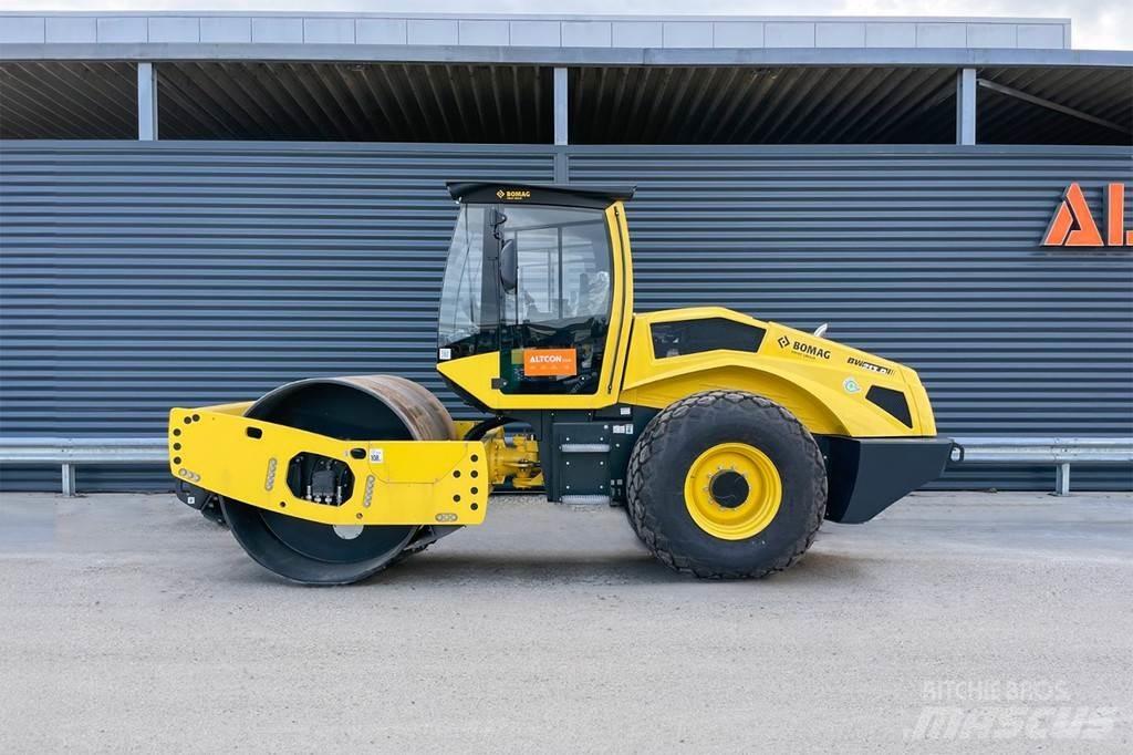 Bomag BW 213 D-5 Tahačové válce
