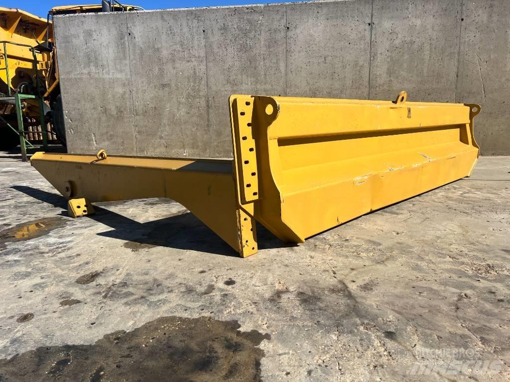 CAT TAILGATE CAT 735 Zadní dveře