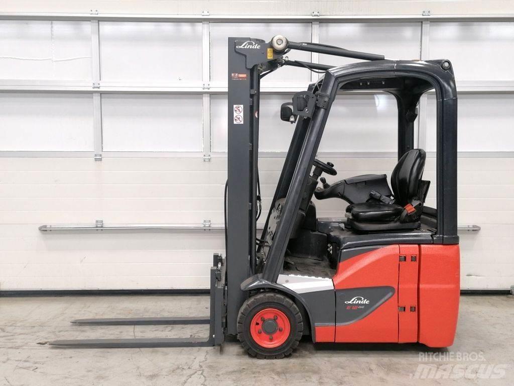 Linde E12-02 Akumulátorové vozíky