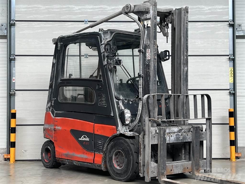 Linde E30L-01 Akumulátorové vozíky