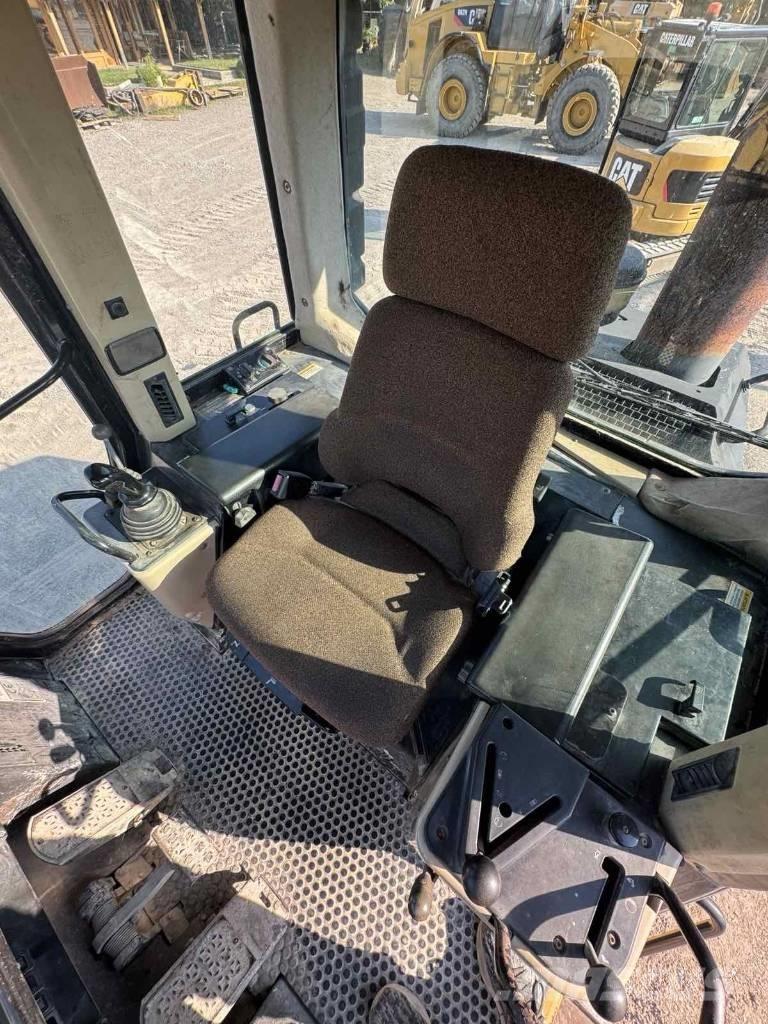 CAT 963 C Pásové nakladače