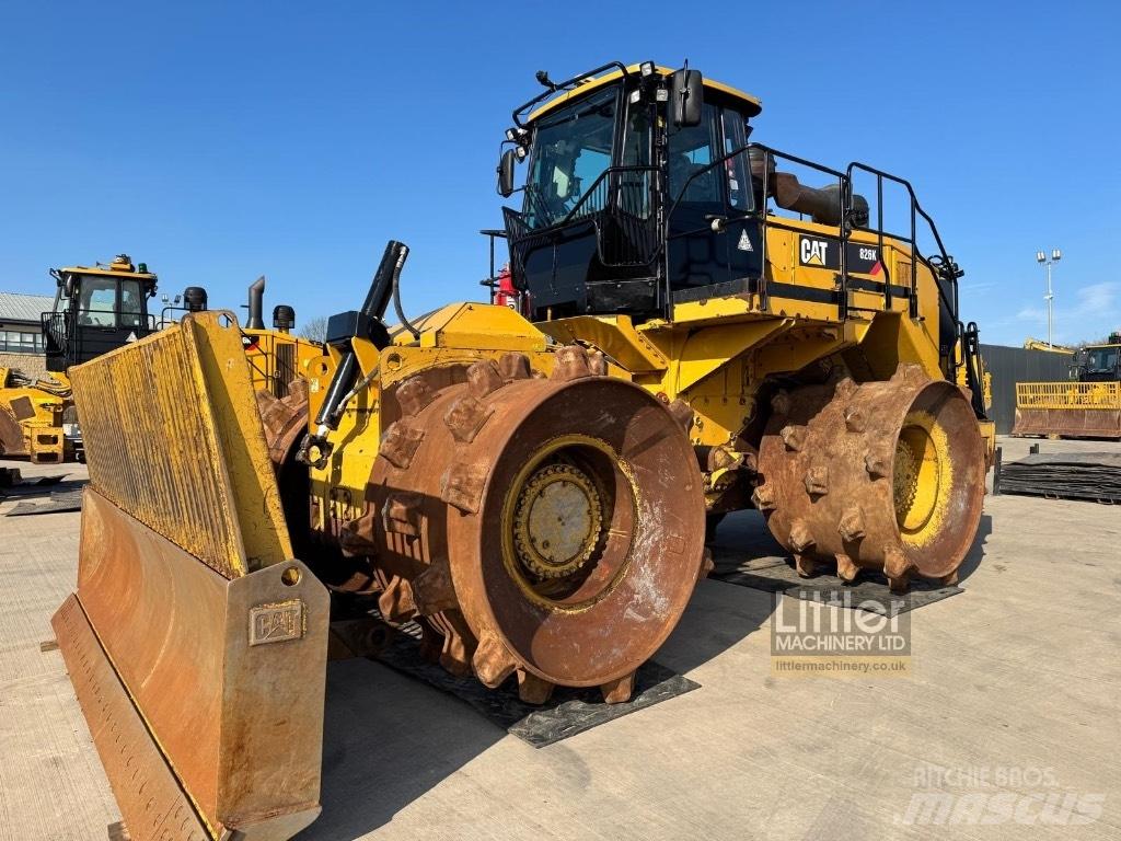 CAT 826K Skládkové kompaktory