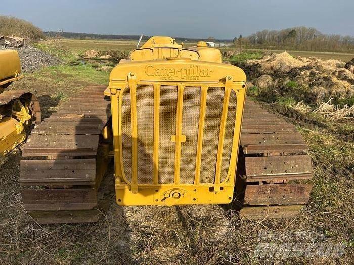 CAT D4 - Pásové dozery
