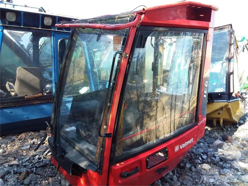Valmet 931 Kabiny a interiér