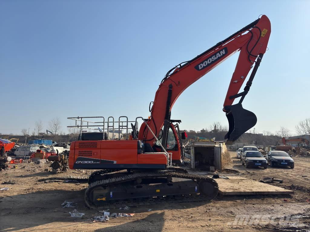 Doosan DX300 Pásová rýpadla