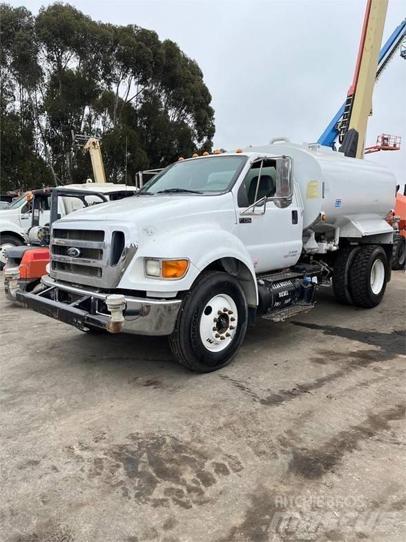 Ford F750 Cisternové vozy