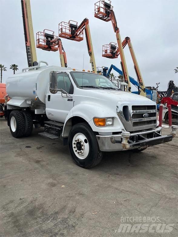 Ford F750 Cisternové vozy