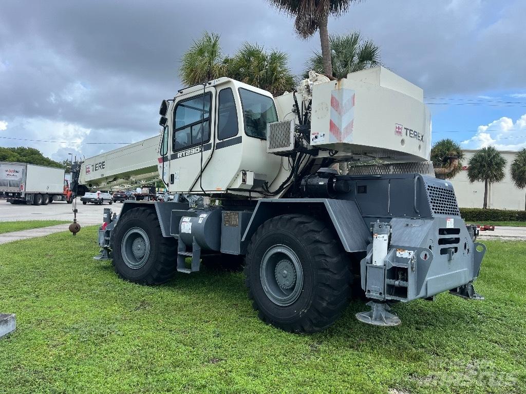 Terex RT 230-1 Jeřáby pro těžký terén