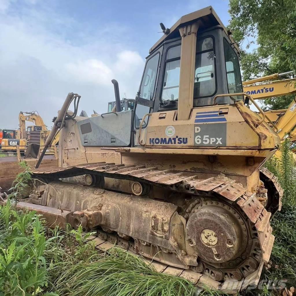 Komatsu D 65 P-12 Pásové dozery