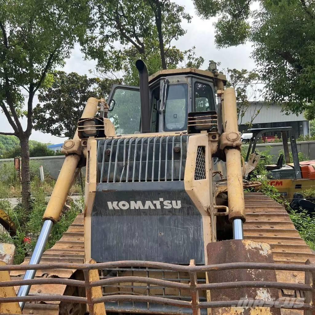 Komatsu D 65 P-12 Pásové dozery