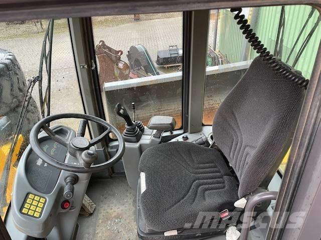 Volvo L30B PRO Kolové nakladače