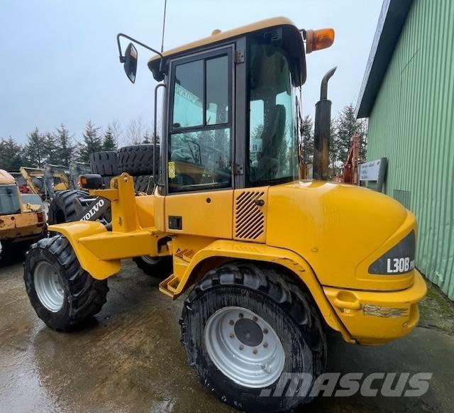 Volvo L30B PRO Kolové nakladače