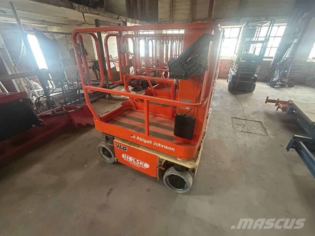 JLG 1230 ES Vertikální sloupové výtahy