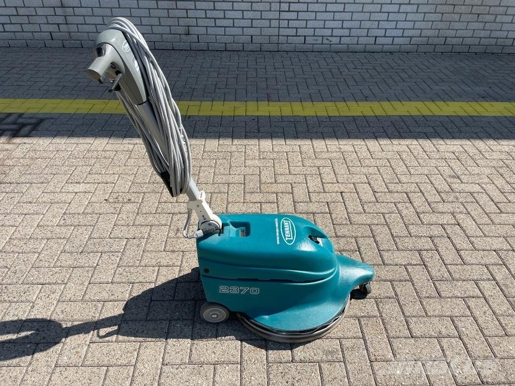 Tennant 2370 Zametací stroje