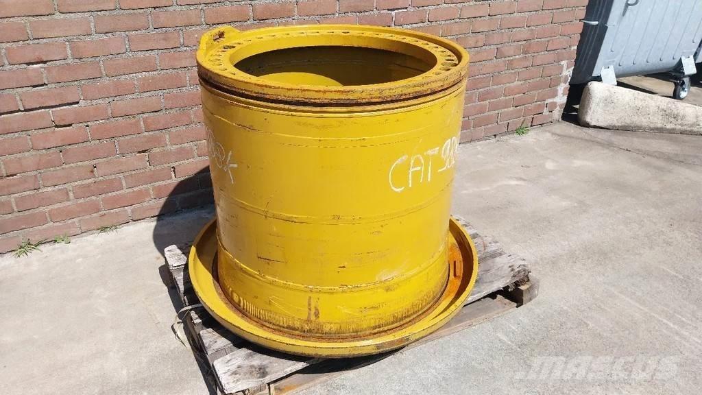 CAT 988 rim Pneumatiky, kola a ráfky