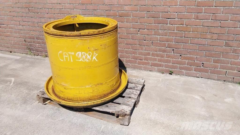 CAT 988 rim Pneumatiky, kola a ráfky