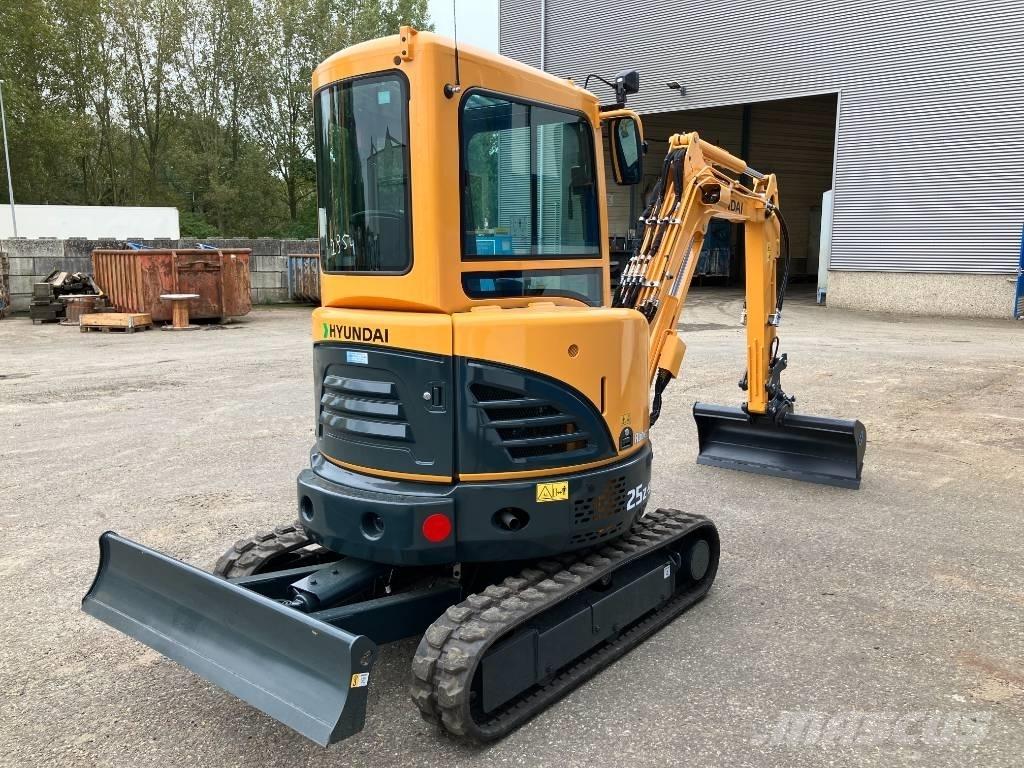 Hyundai R25Z-9AK Mini rýpadla < 7t