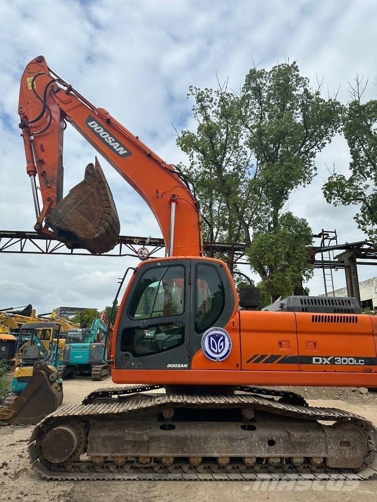 Doosan DX300 Pásová rýpadla