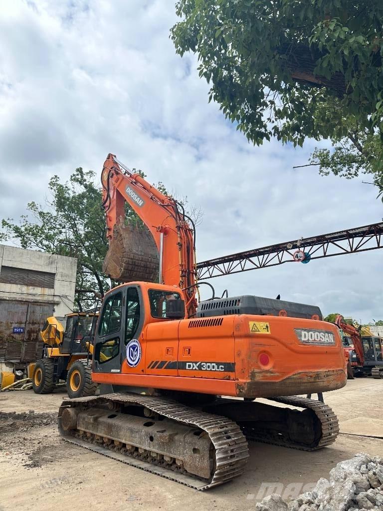 Doosan DX300 Pásová rýpadla