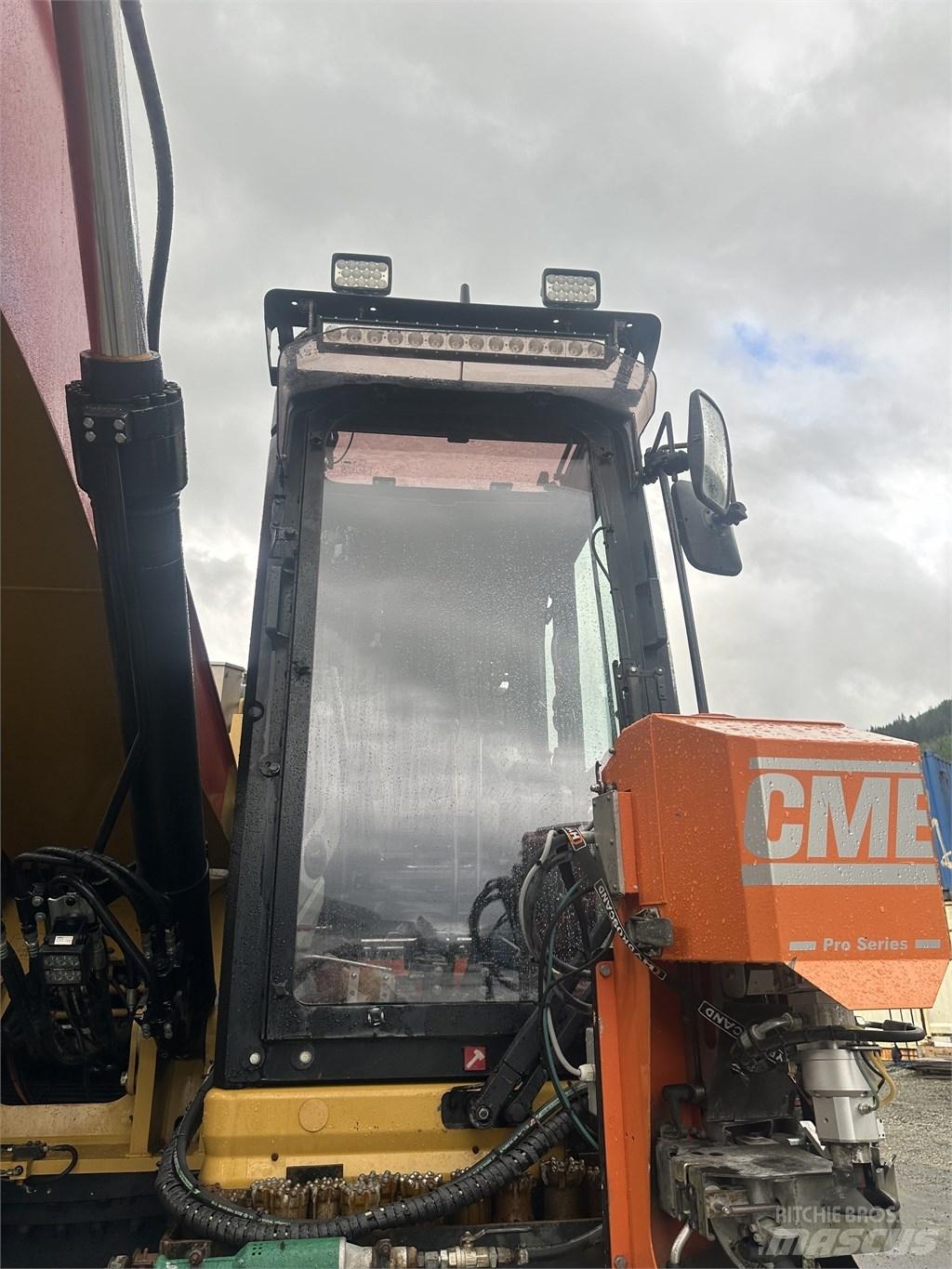 CAT 335 F L Povrchové vrtací stroje