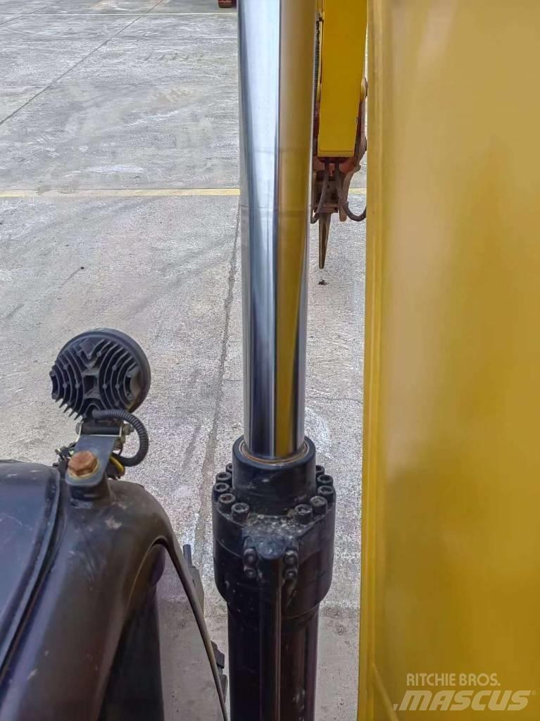 CAT CAT 323GX Pásová rýpadla