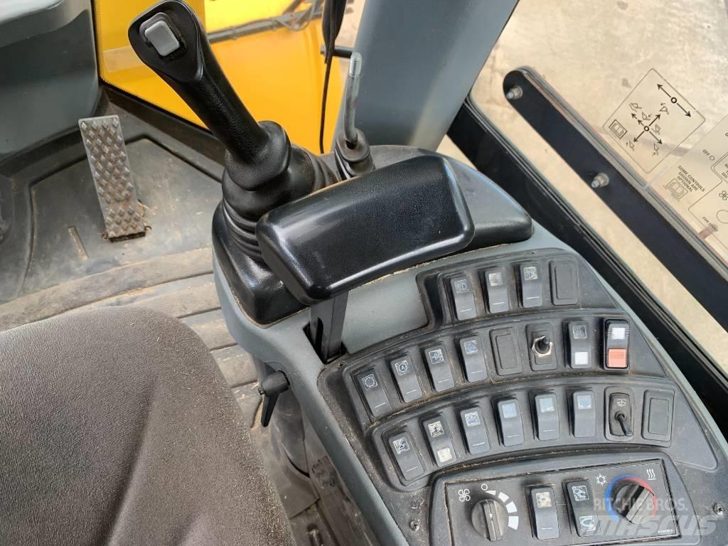 New Holland W 130 C Kolové nakladače