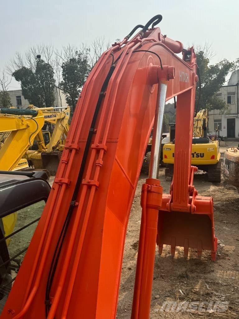 Hitachi ZX 240 Pásová rýpadla